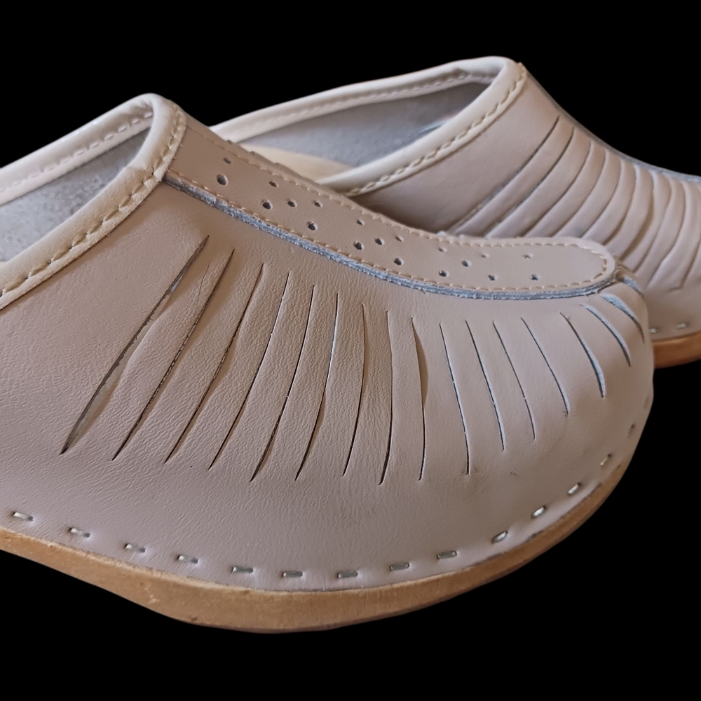 Clogs - Picture 3 of 7